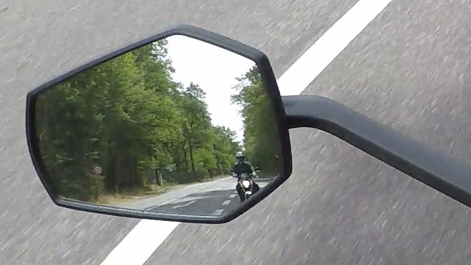 Bild  17.06.15(8) wird geladen, bitte warten...