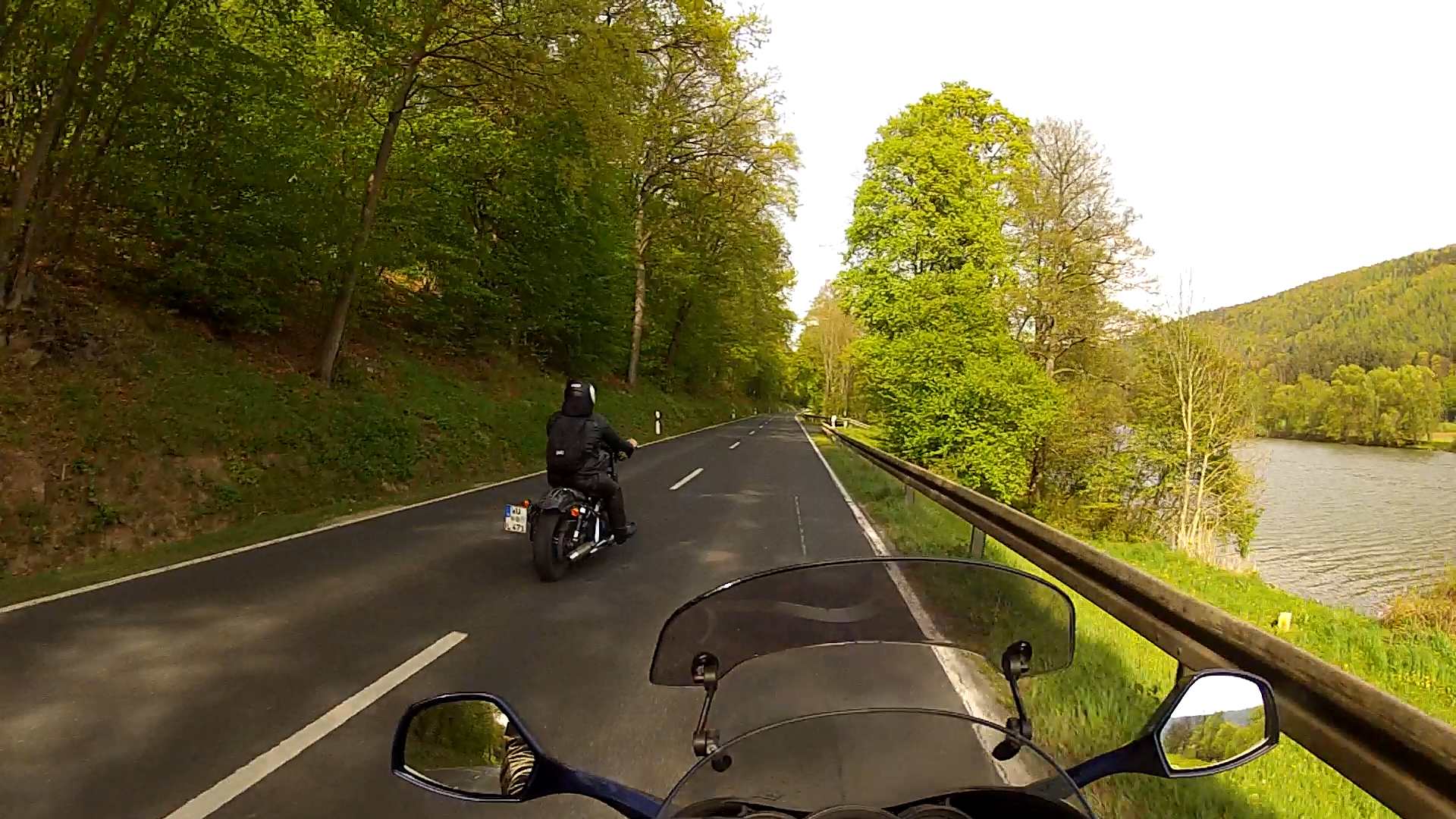 Bild  13 wird geladen, bitte warten...