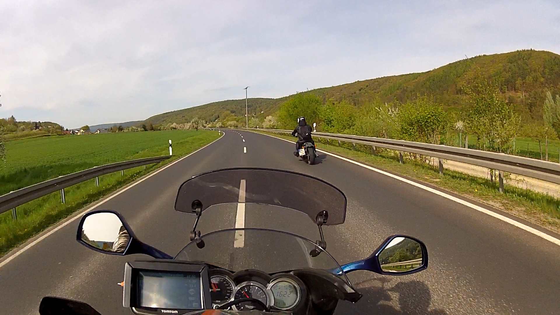 Bild  24 wird geladen, bitte warten...